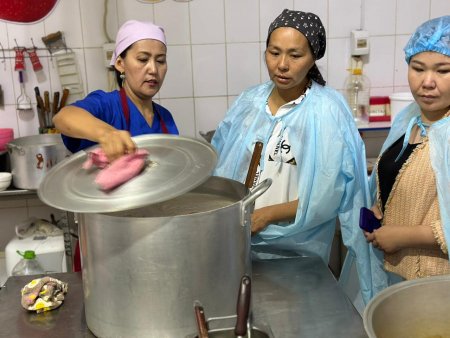 Бракераж комиссия мүшелері, мектеп әкімшілігі, медбикемен бірлесе асхана жұмысына зерделеу жүргізілді